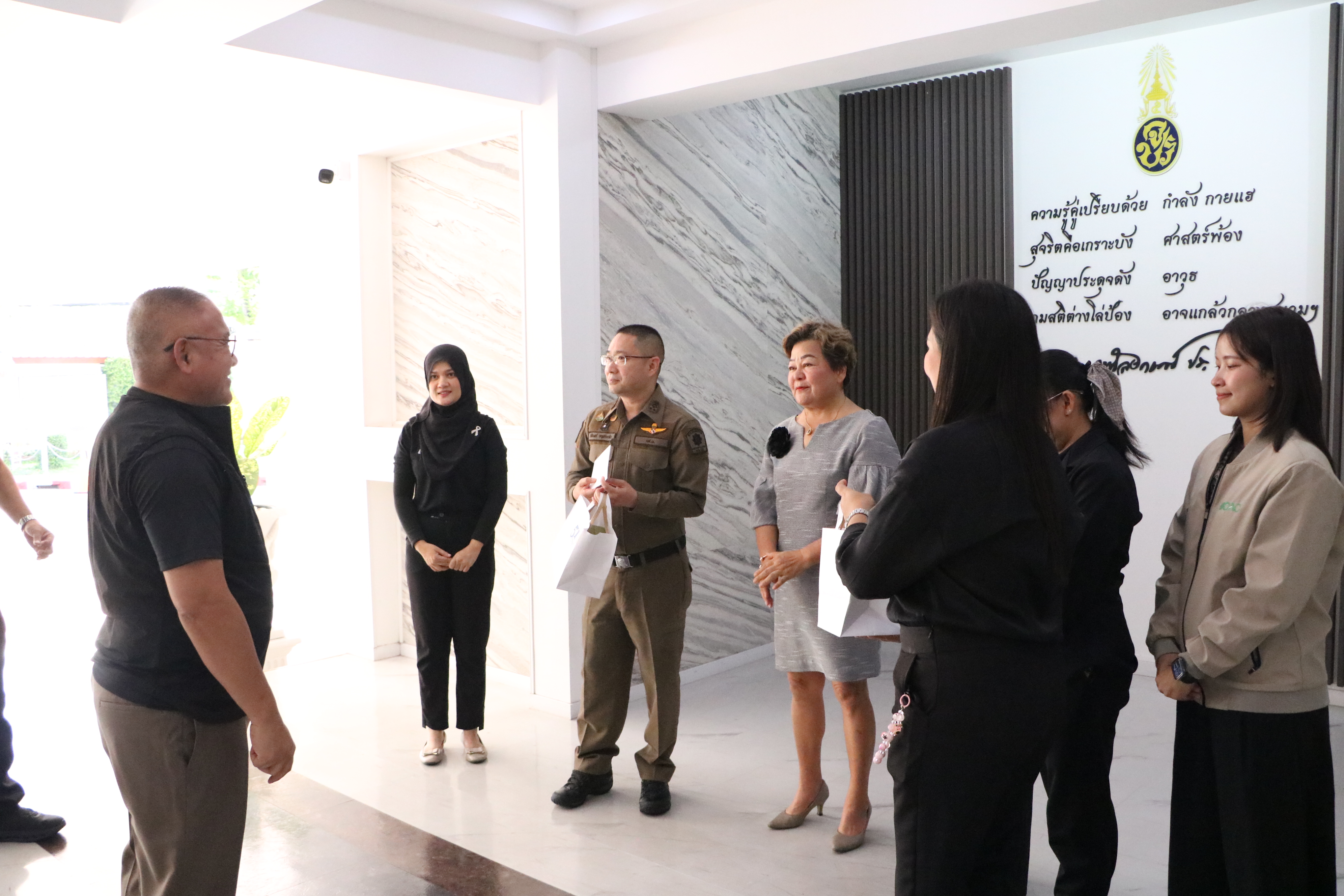 title - ส.ป.ก. ขอขอบคุณกองบัญชาการตำรวจนครบาล และ ศาลาว่าการกรุงเทพมหานคร ที่ให้การสนับสนุนการจัดงานวันคล้ายวันสถาปนา ส.ป.ก. ครบรอบ 51 ปี